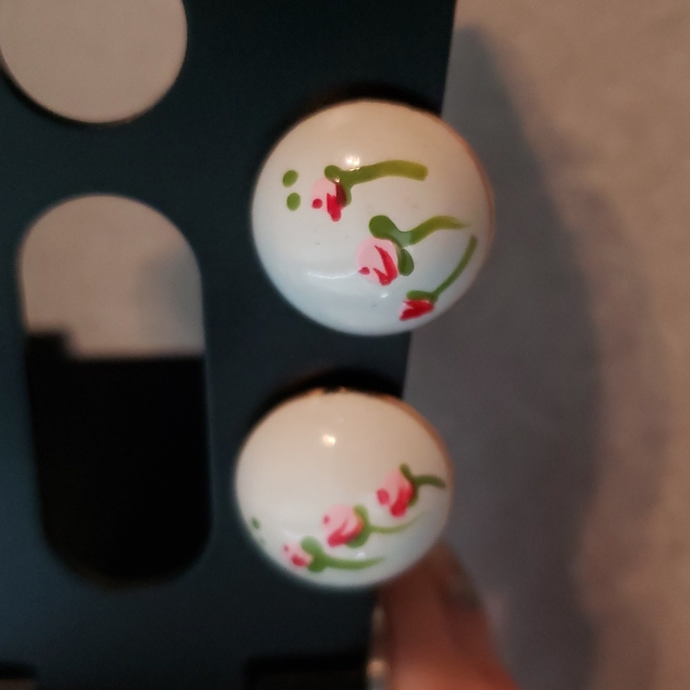 Vintage clip on earrings - Picture 4 of 8